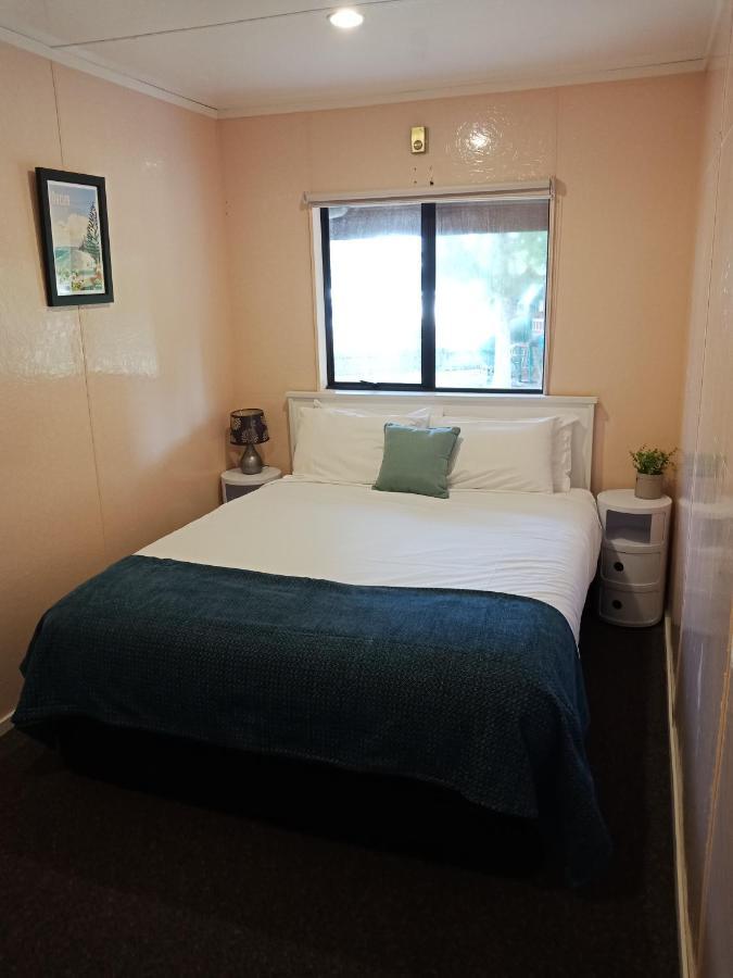 Motuoapa Bay Chalets Turangi Bilik gambar